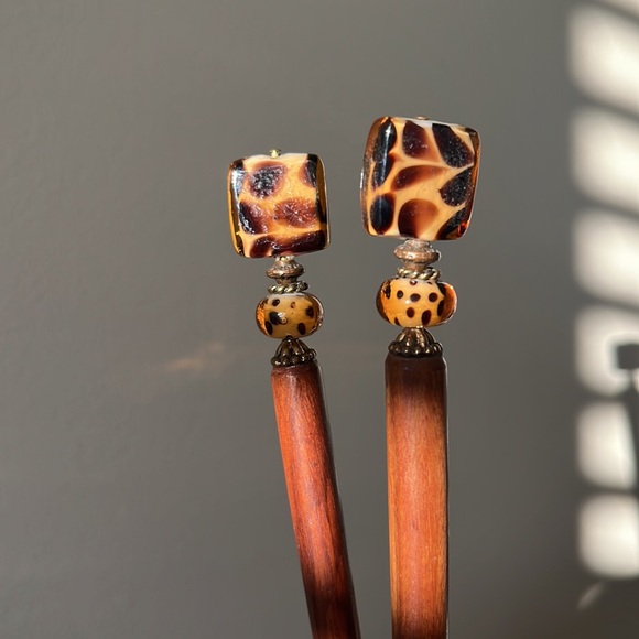 Sticks and Stones Wildcat Hairsticks - Picture 4 of 8